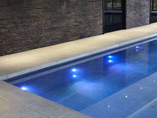 Illuminazione-a-Led-per-piscina